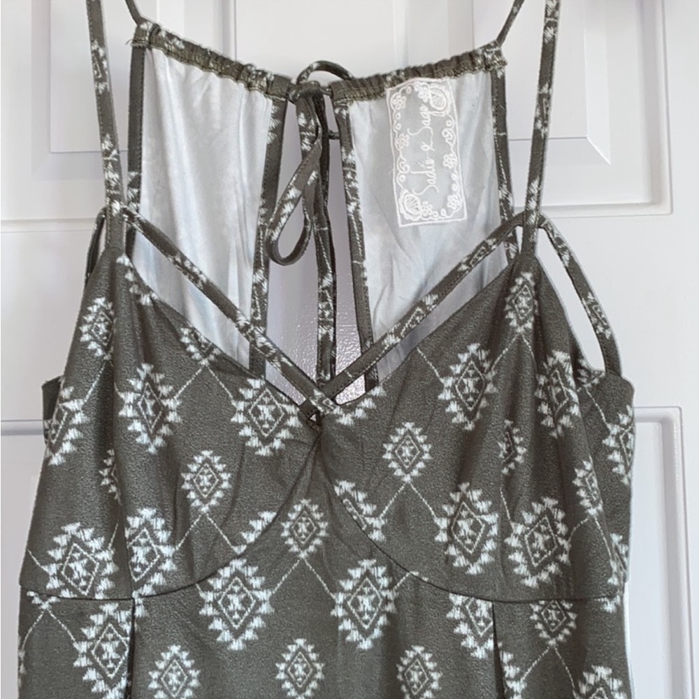 Dress - Picture 2 of 5